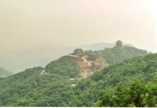 einige der Klosteranlagen und wahrscheinlich doch Smog, nicht nur "Nebel"
