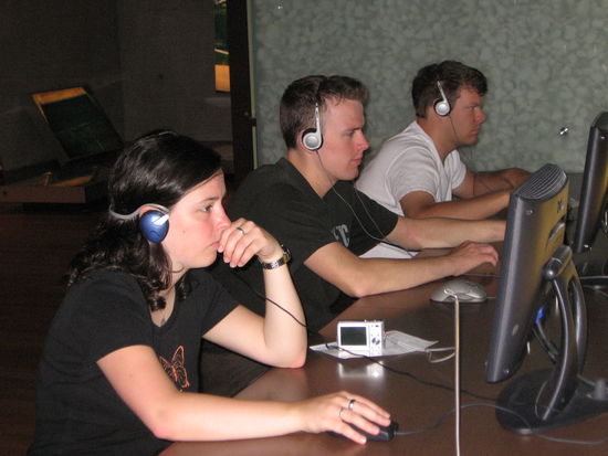 Wir lauschen ganz gespannt