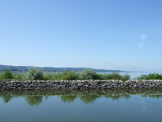Durch den Kanal Richtung Murtensee