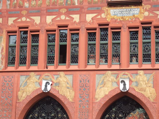 Die Wappen der Halbkantone Basel-Land und Basel-Stadt