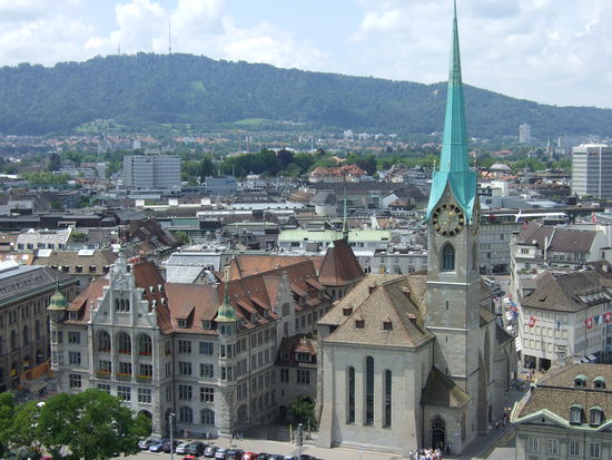 Blick aufs Frauenmünster auf der anderen Flussseite
