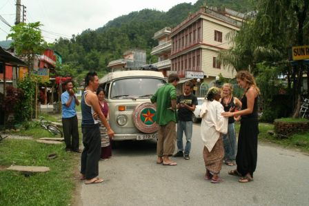 Im Hippiebus durch Nepal - Andy machts möglich
