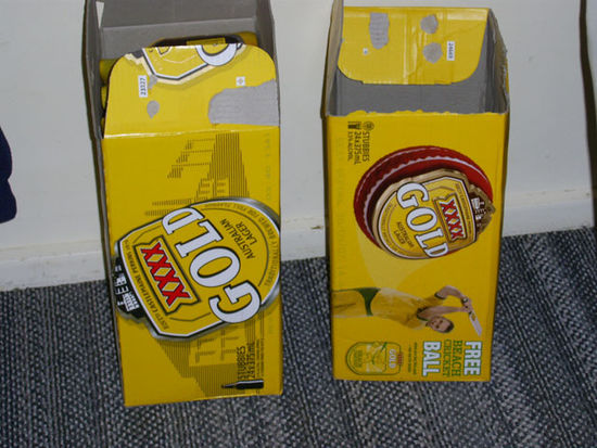 So sehen australische Bierkästen mit 24 Stubbies (Flaschen) aus...