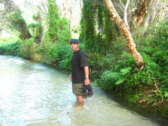 Eli Creek...Jensi beim waden durch den Regenwald