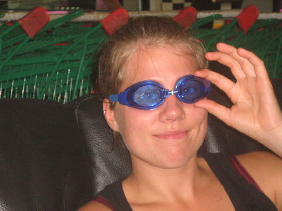 Das Schnaeppchen Schwimmbrille musste jeder mal ausprobieren...