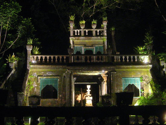 Teil des alten "Schlosses" - schummrig, schoene Momente...und Mark wusste tolle Geschichten dazu