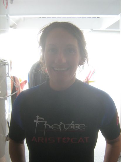 Fraenzi bekam ihren ganz persoenlichen Wet-Suit 