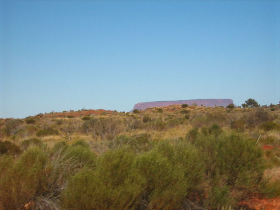 Aus der Ferne - Uluru  oder auch nicht... Diese Felsformation wird oft mit selbigen verwechselt...