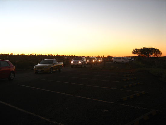 Nein wir waren nicht allein  allerdings ist bei Sonnenaufgang sehr viel weniger los.