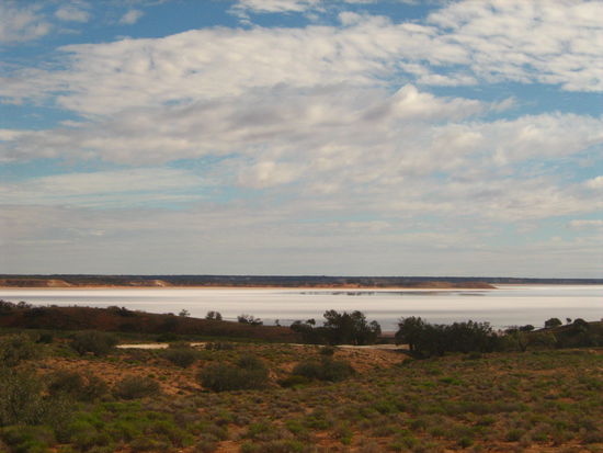 Salzsee - sogar fuer ein kurzes Sightseeing wurde gestoppt. 