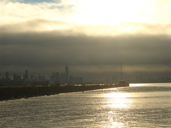 Blick von Williamstown auf die City