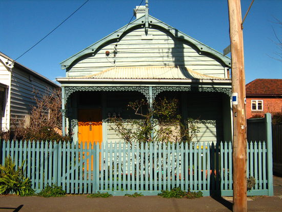 Stationstreet - typische Haeuschen in Melbourne