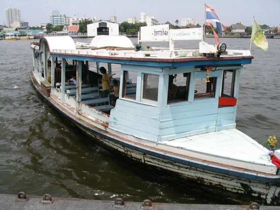 der dampfer von Mama Sun
keine ahnung ob sie so heisst,ich finds passend