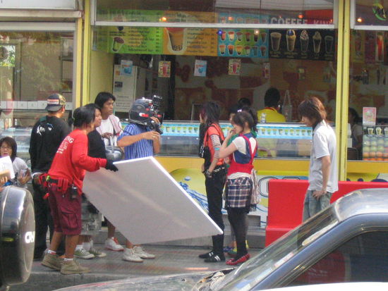 auf dem weg zum hard rock
wahrscheinlich ein dreh fuer ein thai musikvideo