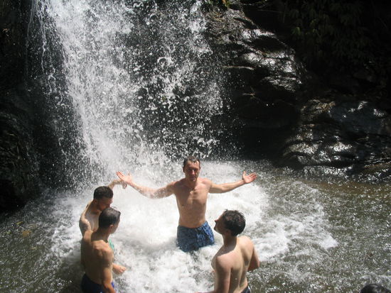 massage vom wasserfall,aber mit vorsicht zu geniessen,wasser kann hart sein