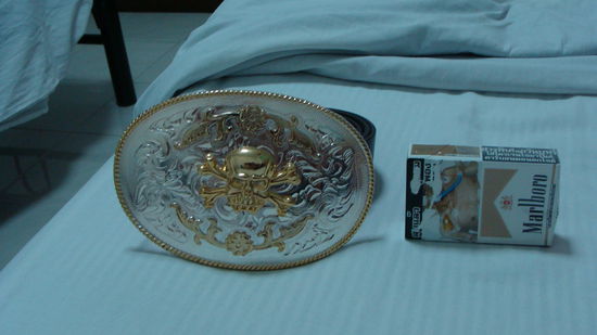 Gürtelschnalle für unseren Kollegen Daniel (Er steht auf "bling bling")