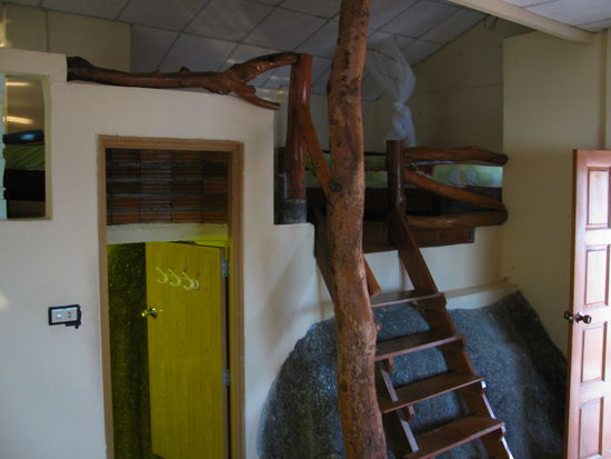 rechts von der treppe das doubble und links das single bett