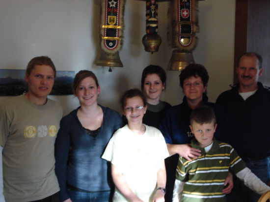 Herzlichen Dank euch allen: (von rechts) Röbi, Lisbeth, Brian, Petra, Steffi, Nadja und Odi.