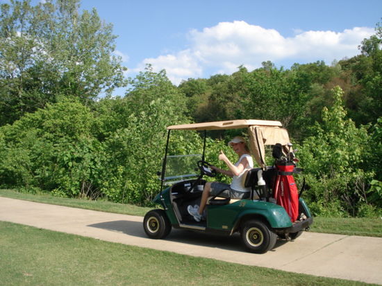 ...mit dem Golfcard herumflitzen - was ich einmalig fand.