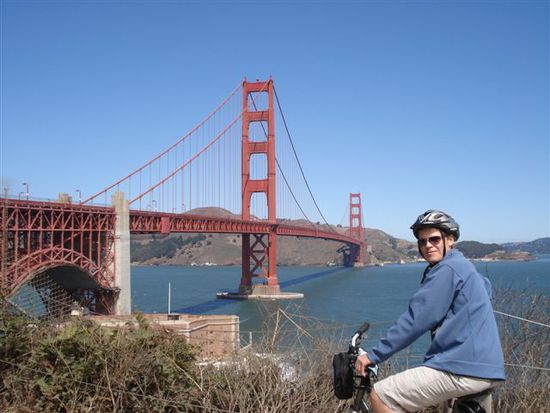 Die weltberühmte, über 60 Jahre alte Golden Gate Bridge, welche den Pazifik von der San Francisco Bay trennt.