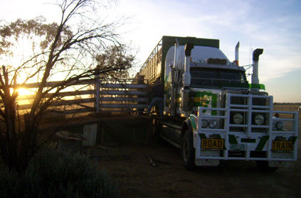 Road-Train and die Yards angedockt....