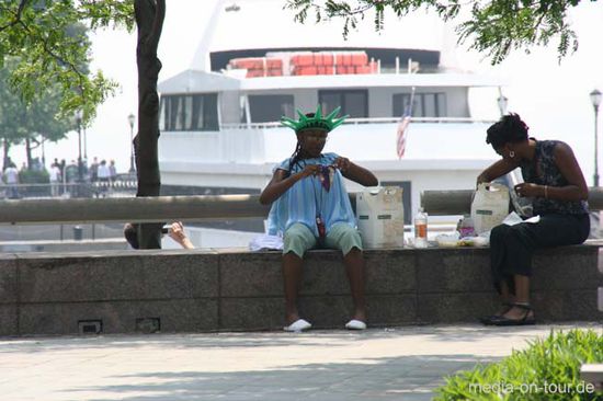 Der Battery Park: Auch die Freiheitsstatue braucht eine Pause