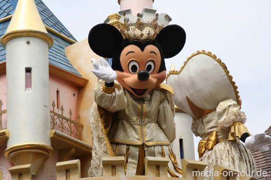 Im Disneyland in Los Angeles können Jenni und Falk sich endlich wieder zurücklehnen