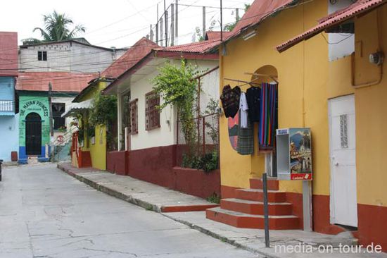 Nach der Grenze von Mexiko nach Guatemala geht es auf nach Flores - ein sehr sicheres Örtchen im Peten