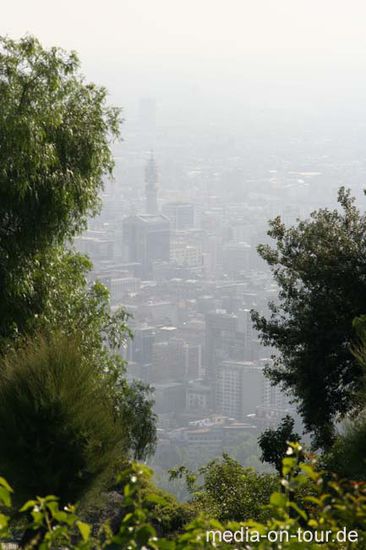 Smok in Santiago. Wir bekommen vom Gestank wenig mit. Unempfindlich sind unsere Nasen nach Mexiko und Zentralamerika
