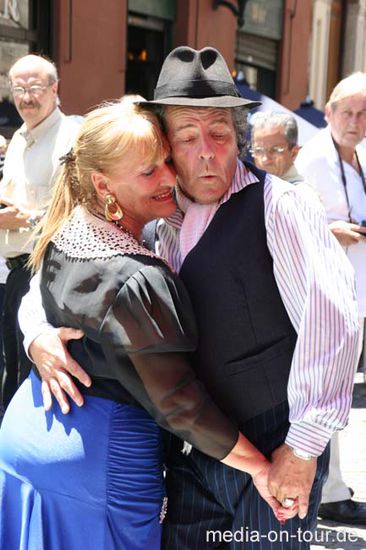 Tango: Auf den Straßen in den Gassen - überall wird getanzt