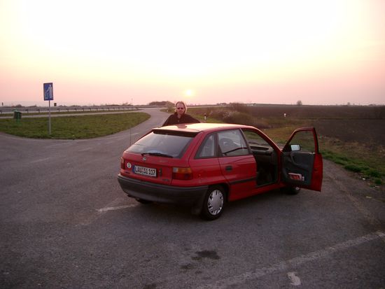 Sonnenaufgang direkt hinter der serbischen Grenze. Perfektes Timing, in diesem Land wird geraten, nur bei Tag zu fahren
