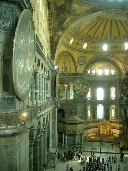 Hagia Sophia - die gigantischen Ausmaße sind auf dem Photo kaum zu erahnen.