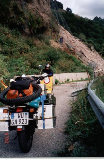 Pause am fünften Verbotsschild.