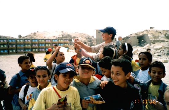 Autogrammstunde mit Ägyptischer Schulklasse an den Pyramiden.