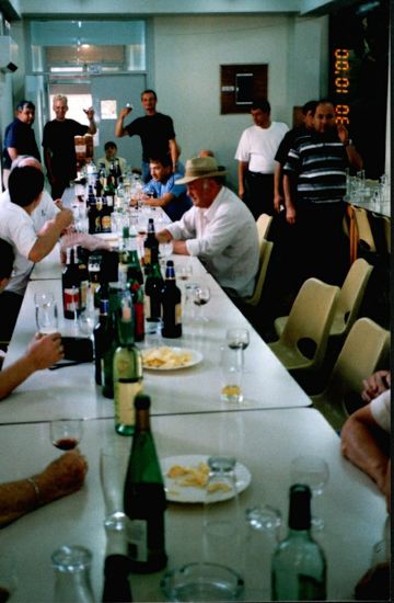 Wir sehen auch betrunkene Touristen, bestimmt Deutsche.