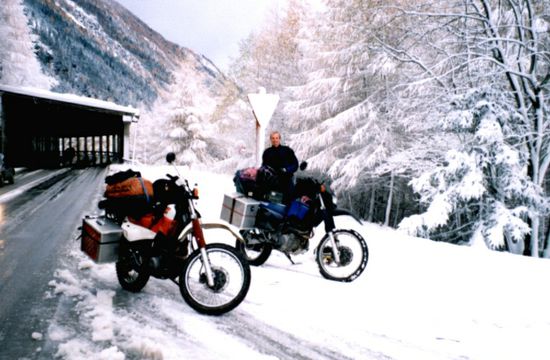 Nachmittags Schneeballschlacht am Felbertauernpass.