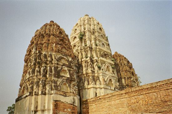 Die 3 Türme des Wat Si Sawai im Khmer-Stil