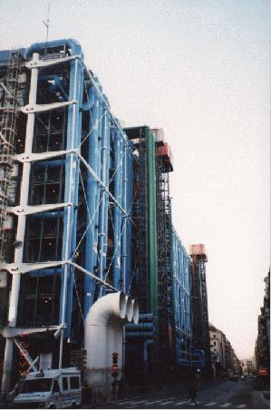 Jaja, das Centre Pompidou.
Ich glaube, ich hab's nicht verstanden.
Großindustrie im Stadtzentrum? Braucht es das?