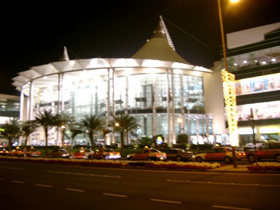 Na toll, ein Einkaufszentrum.