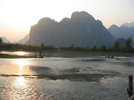 Rund um Vang Vieng erheben sich die tollsten Berge. Die Landschaft lohnt sich wirklich!