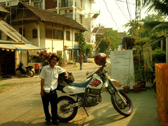 Mein Mopped und sein Vermieter (von links nach rechts).