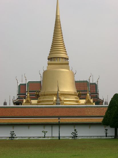 Sog. Stupa, sehr sakral, sehr golden, typisch buddhistisch.