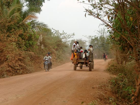 Schotterpiste nördlich von Angkor.