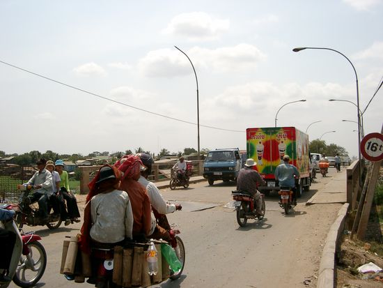 Die Normbeladung eines Motorrollers sind hier 3 Personen.