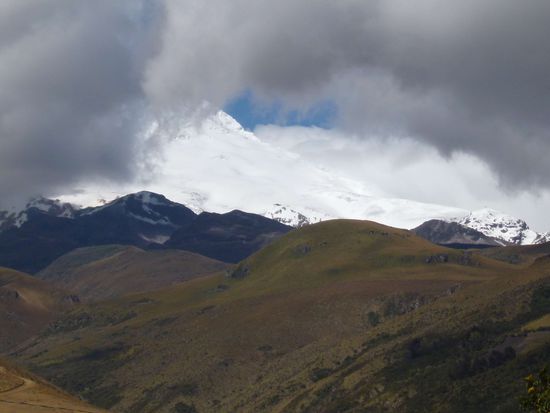 Leider mit Wolken. Aber der Cayambe ist schon ein ganz schöner Brocken!
