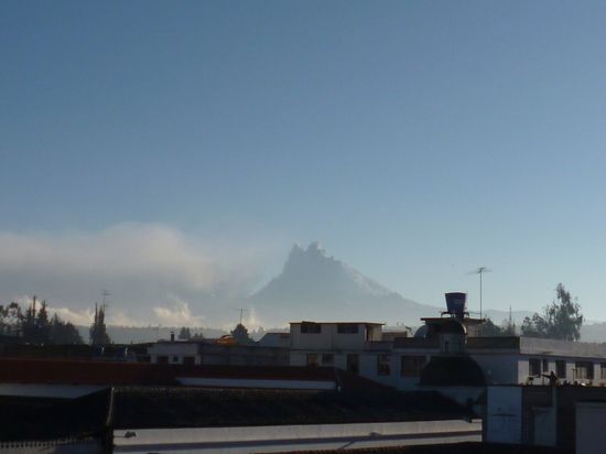 7.10 Uhr, Rauchentwicklung am Cotopaxi.