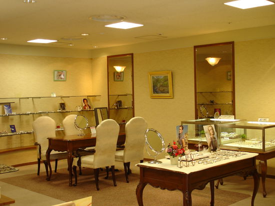 nein, meine Entscheidung ist zu gunsten der Stuehle gefallen(grins) bin nach diesem Tag hundemuede und muss sitzen...