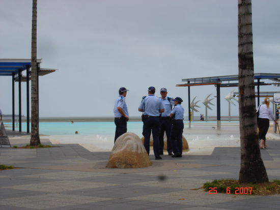 ...oder es ist ein traumhafter Arbeitsplatz fuer die Fruehbesprechung, was meint Ihr?