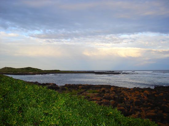 Blick die Kueste entlang