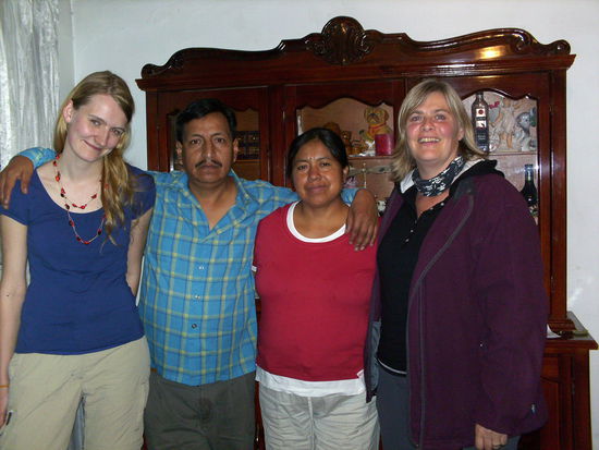 links Lisa dann Gasteltern -Vicente und Marta-